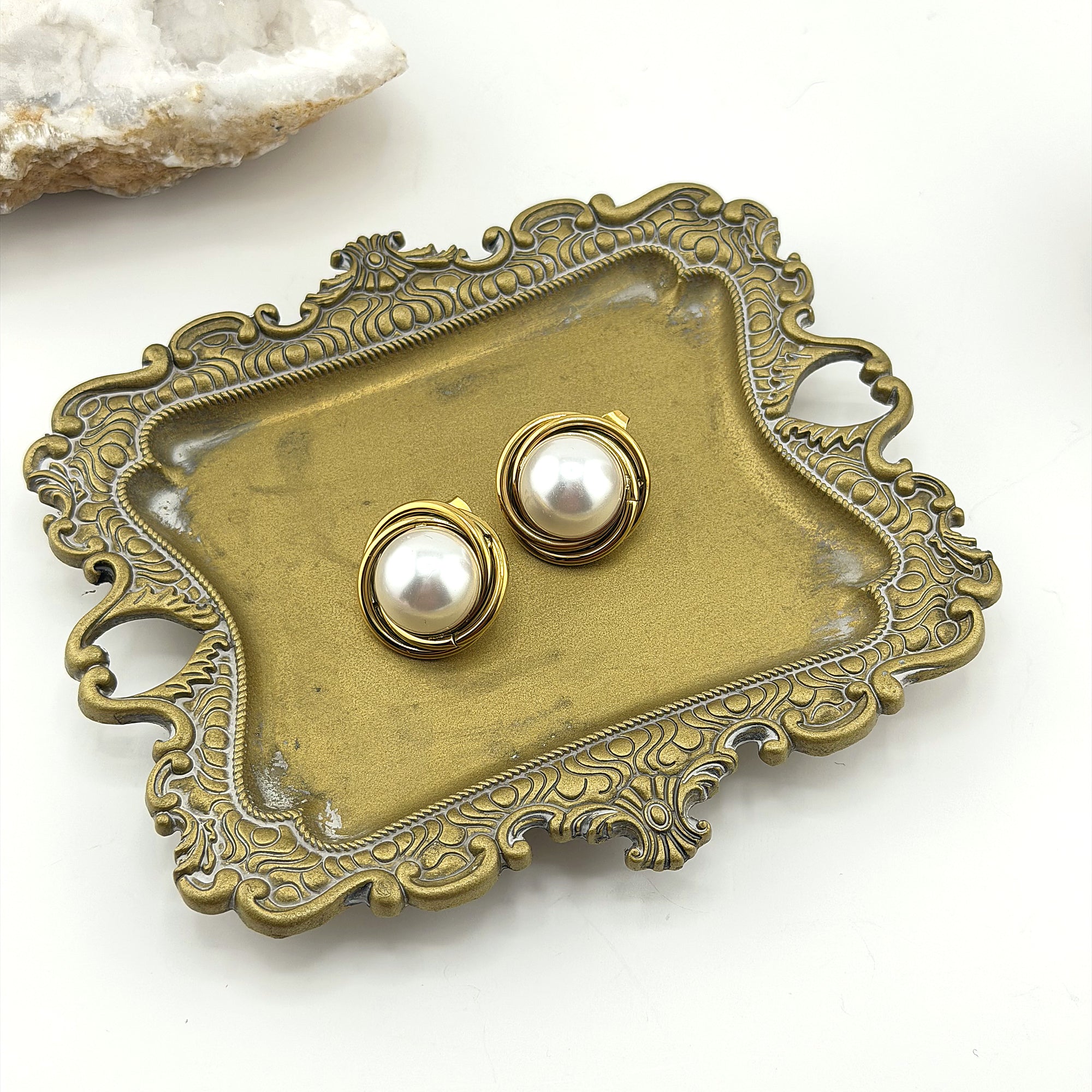 Pearl Shell Stud Earrings 18K Waterproof