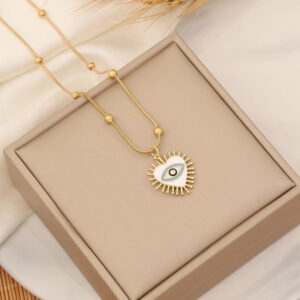 Collar bohemio con forma de corazón 18K
