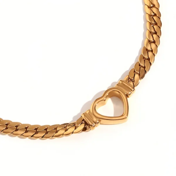 Collar con forma de corazón 18K