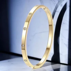 Brazalete con incrustraciones de circón 18K