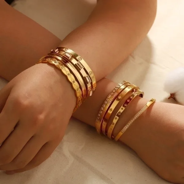Brazalete  con incrustaciones de circonio 18K - Image 2