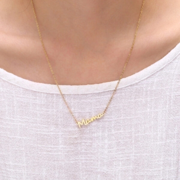 Collar con letra minimalista  18K - Image 2